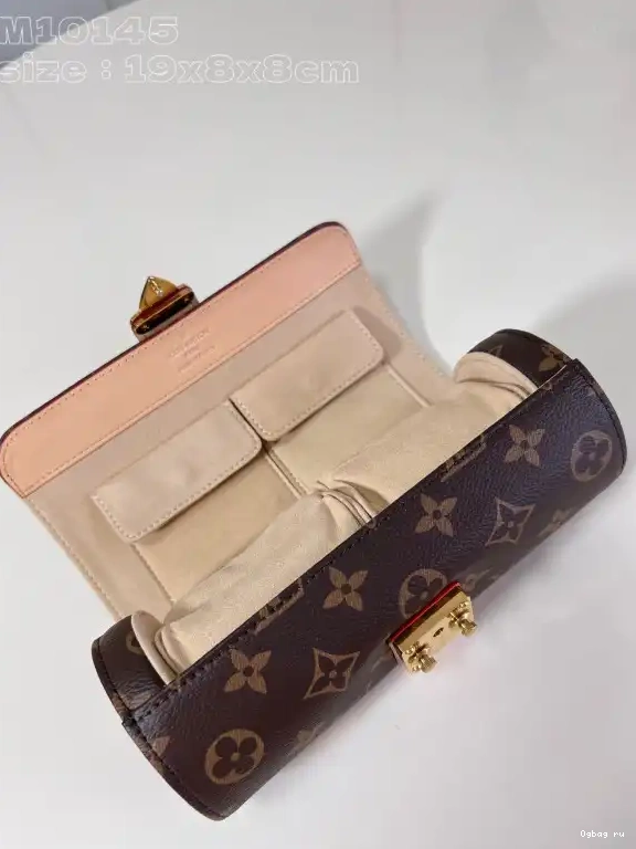 Case LOUIS VUITTON Jewelry 0527